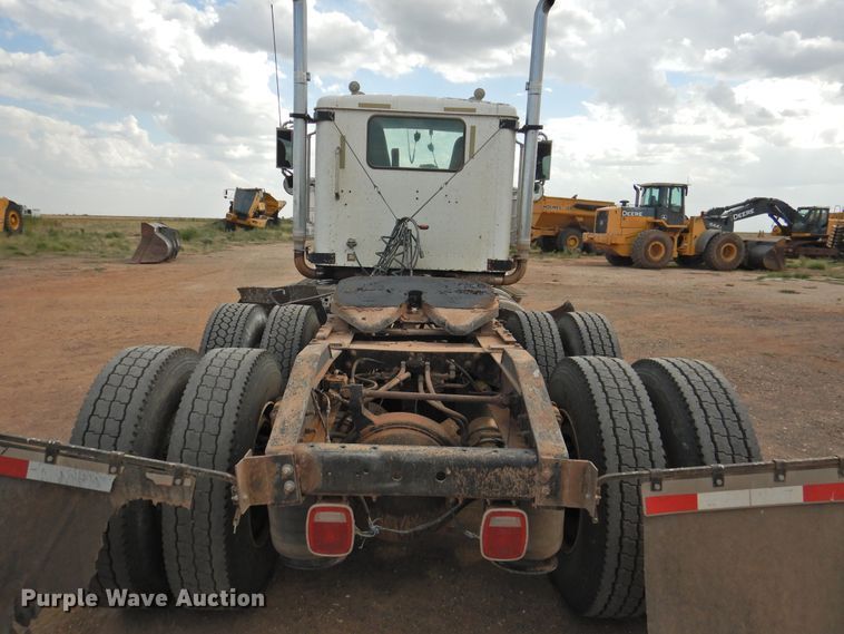 image for item DK2455 2004 International 9900i  semi truck