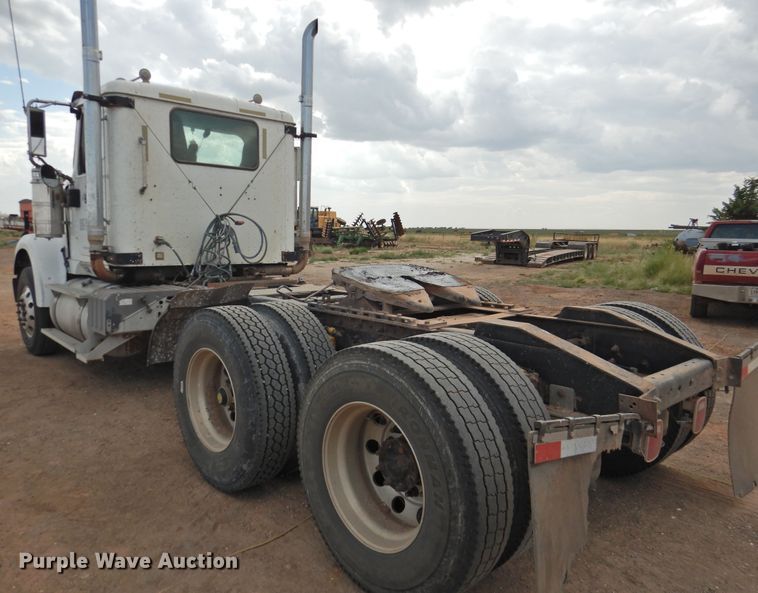 image for item DK2455 2004 International 9900i  semi truck