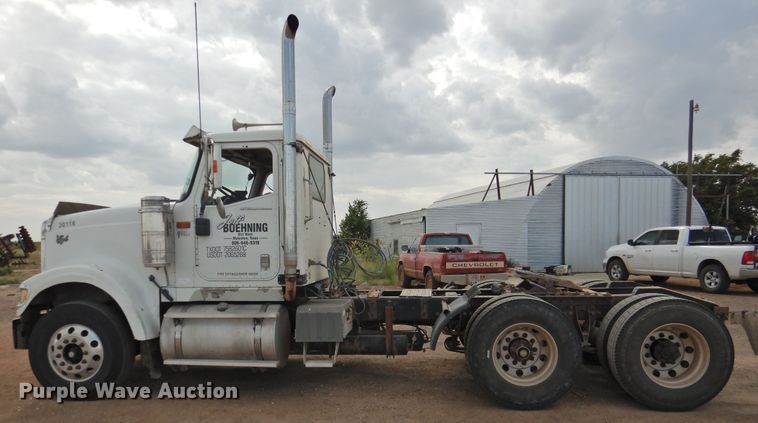 image for item DK2455 2004 International 9900i  semi truck