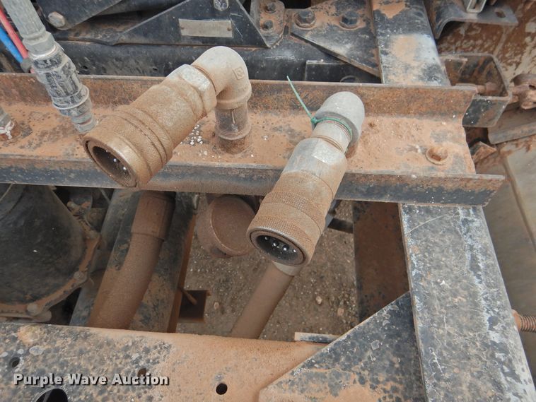 image for item DK2455 2004 International 9900i  semi truck