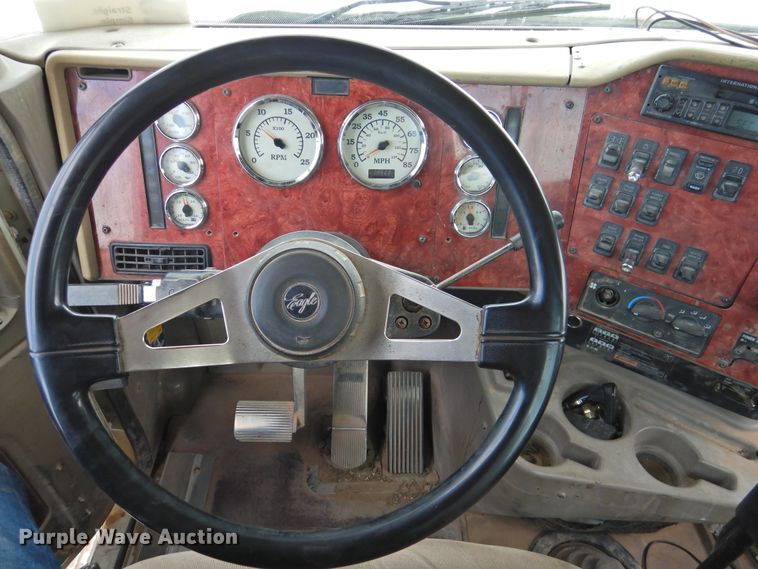 image for item DK2455 2004 International 9900i  semi truck