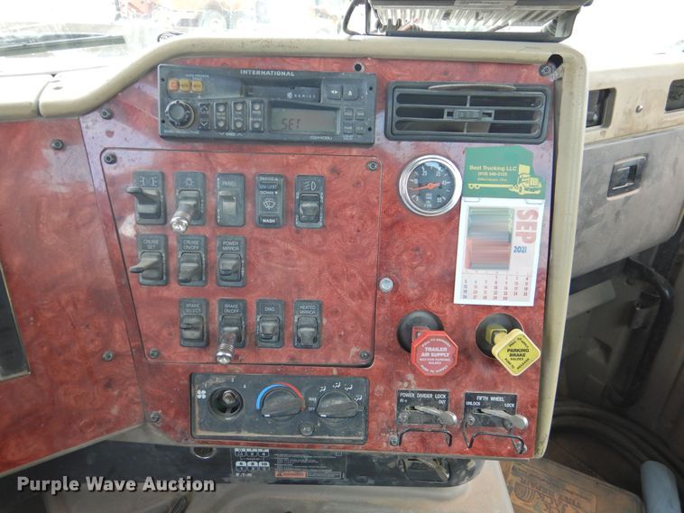 image for item DK2455 2004 International 9900i  semi truck