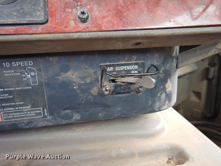 image for item DK2455 2004 International 9900i  semi truck