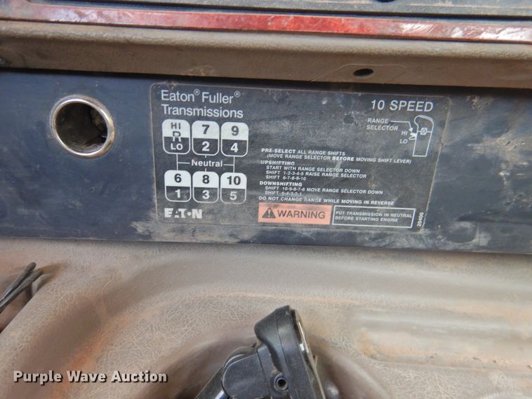 image for item DK2455 2004 International 9900i  semi truck