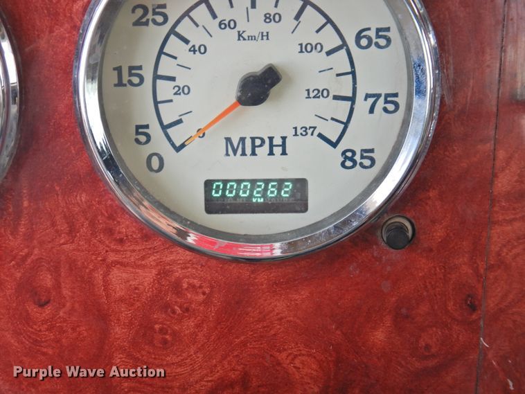 image for item DK2455 2004 International 9900i  semi truck