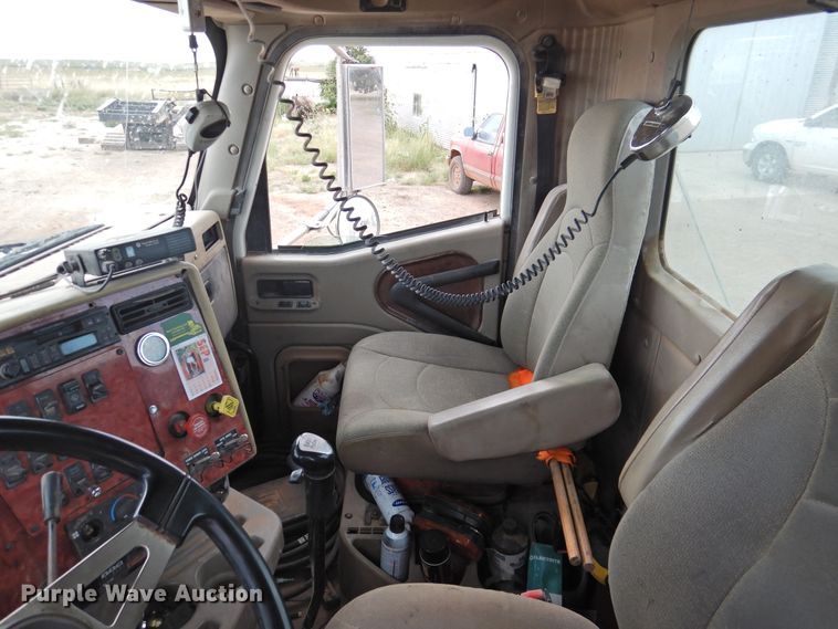 image for item DK2455 2004 International 9900i  semi truck