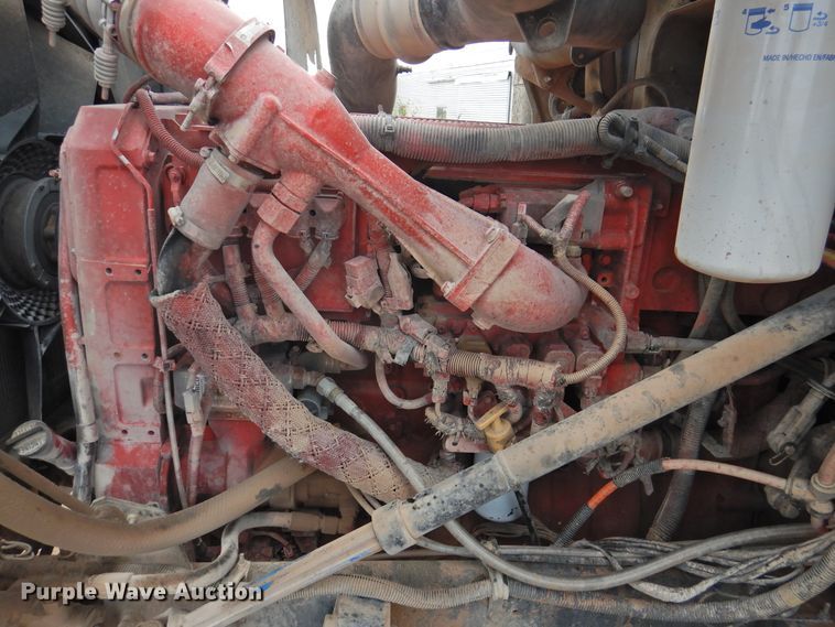 image for item DK2455 2004 International 9900i  semi truck