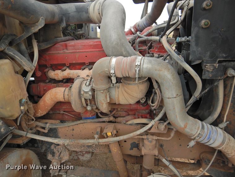 image for item DK2455 2004 International 9900i  semi truck