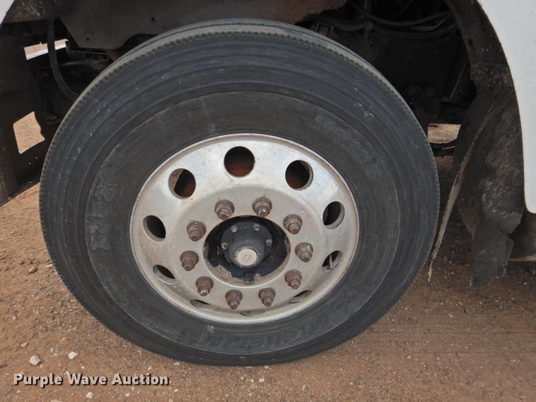 image for item DK2455 2004 International 9900i  semi truck