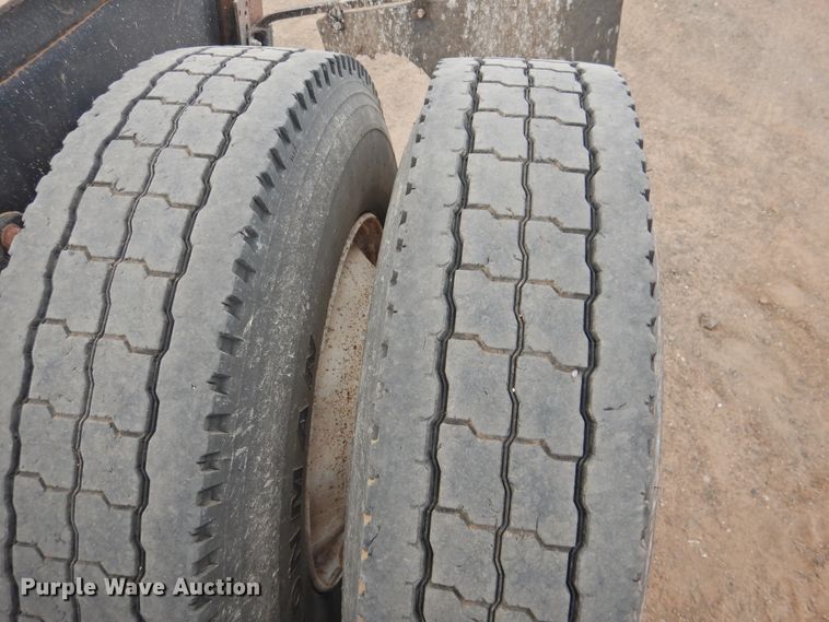 image for item DK2455 2004 International 9900i  semi truck