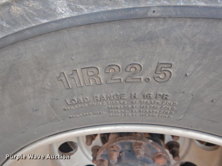 image for item DK2455 2004 International 9900i  semi truck