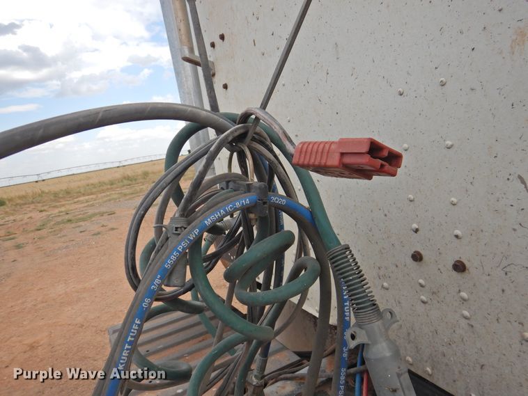 image for item DK2455 2004 International 9900i  semi truck