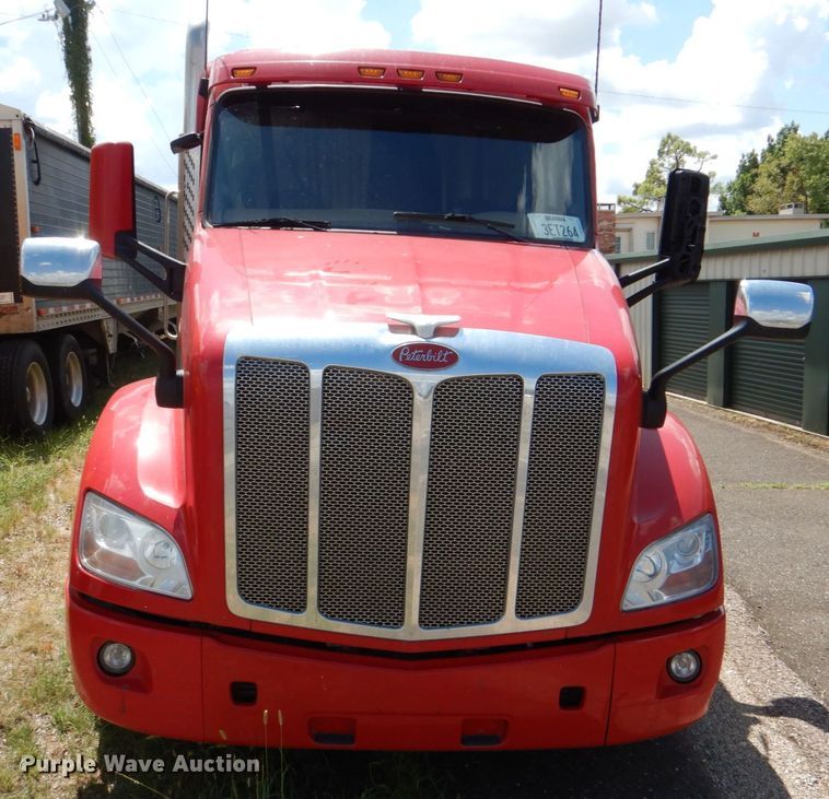 image for item DL0571 2016 Peterbilt 579  semi truck