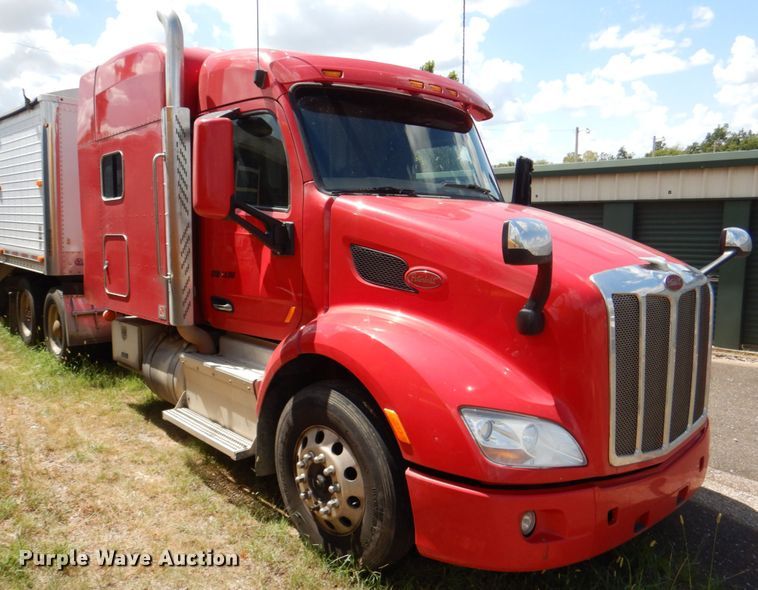 image for item DL0571 2016 Peterbilt 579  semi truck