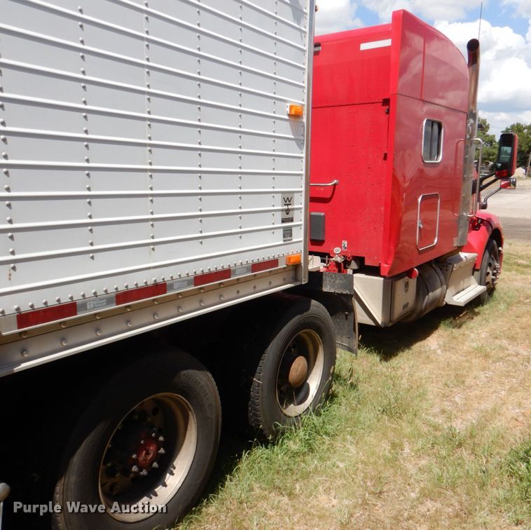 image for item DL0571 2016 Peterbilt 579  semi truck