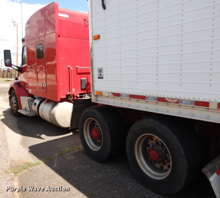 image for item DL0571 2016 Peterbilt 579  semi truck