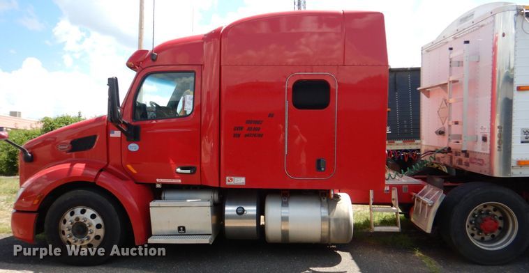 image for item DL0571 2016 Peterbilt 579  semi truck