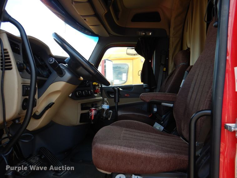 image for item DL0571 2016 Peterbilt 579  semi truck