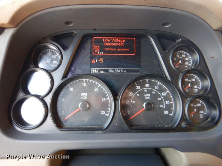 image for item DL0571 2016 Peterbilt 579  semi truck