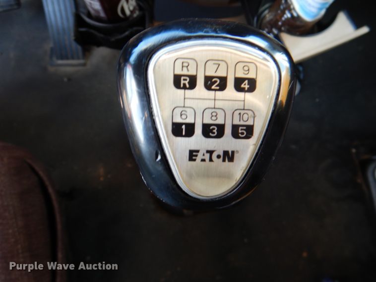 image for item DL0571 2016 Peterbilt 579  semi truck