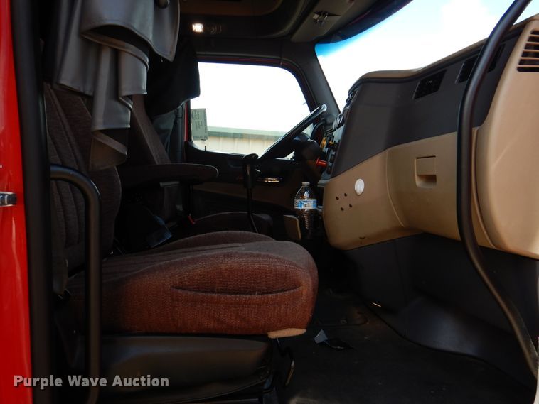 image for item DL0571 2016 Peterbilt 579  semi truck