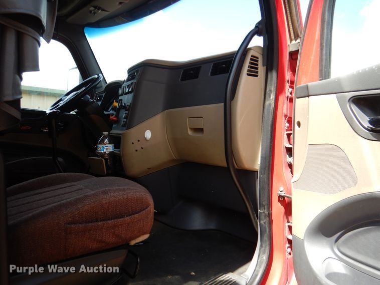 image for item DL0571 2016 Peterbilt 579  semi truck