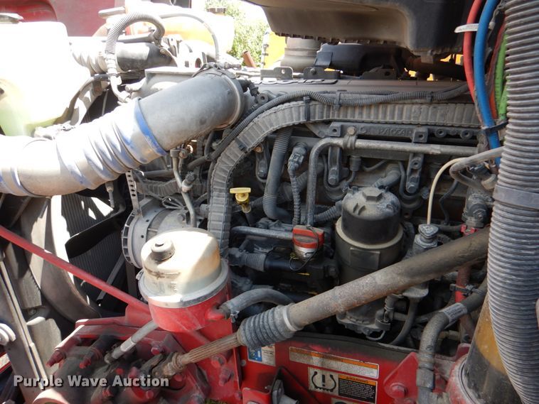 image for item DL0571 2016 Peterbilt 579  semi truck