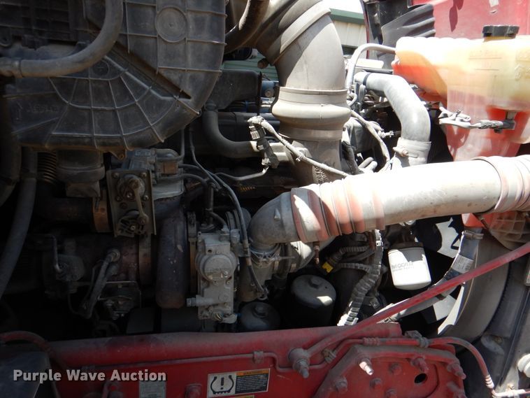 image for item DL0571 2016 Peterbilt 579  semi truck