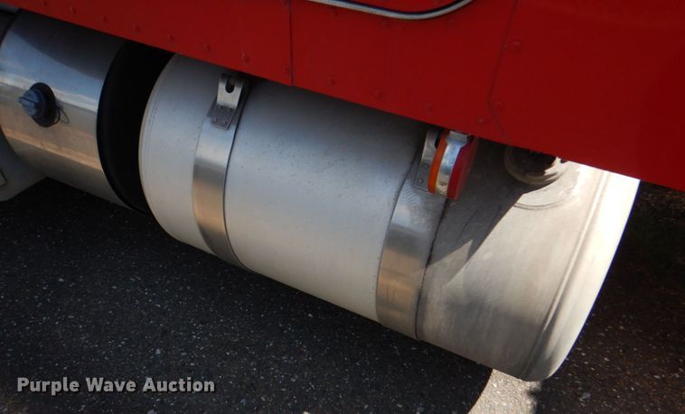 image for item DL0571 2016 Peterbilt 579  semi truck