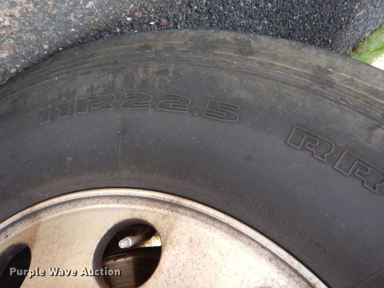 image for item DL0571 2016 Peterbilt 579  semi truck