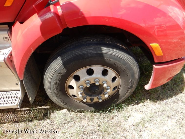 image for item DL0571 2016 Peterbilt 579  semi truck