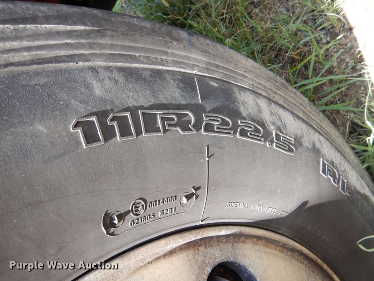 image for item DL0571 2016 Peterbilt 579  semi truck