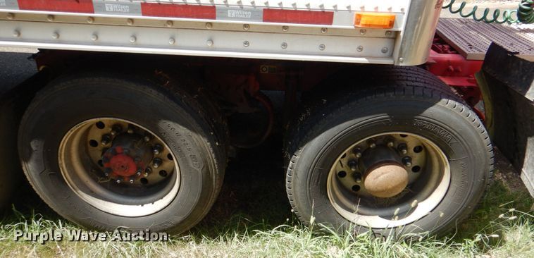 image for item DL0571 2016 Peterbilt 579  semi truck