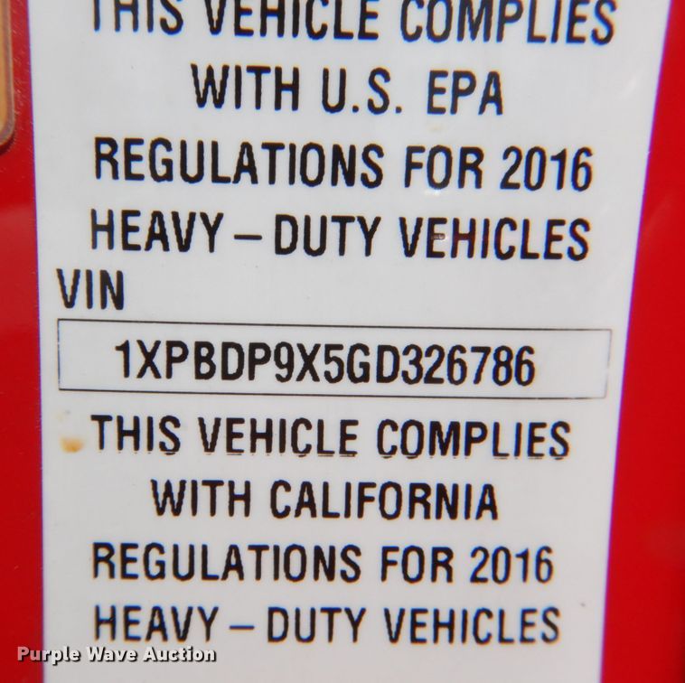 image for item DL0571 2016 Peterbilt 579  semi truck