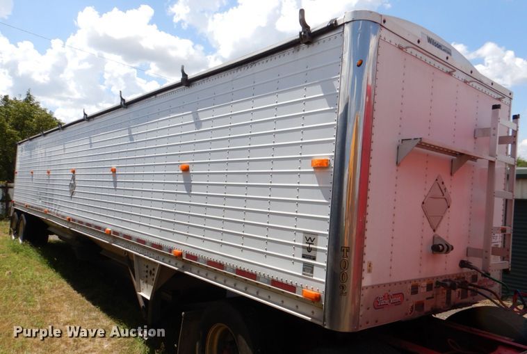 image for item DL0572 2012 Wilson DWH-550 Pace Setter  grain trailer