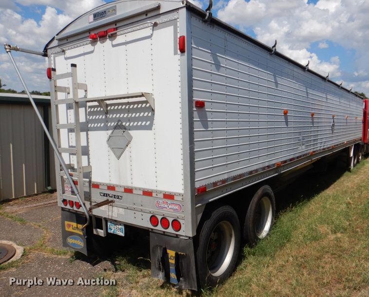 image for item DL0572 2012 Wilson DWH-550 Pace Setter  grain trailer