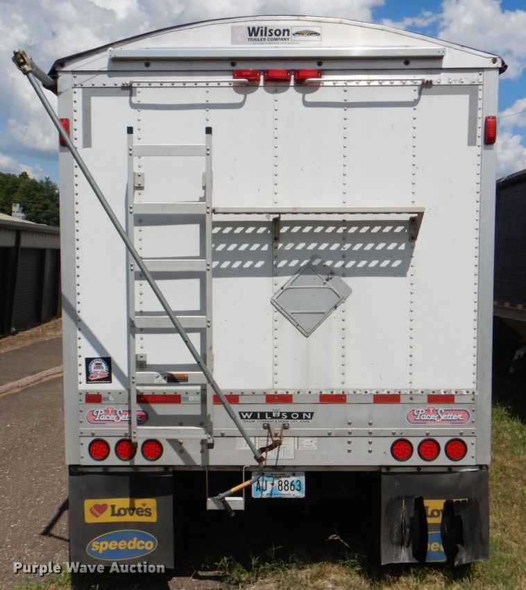 image for item DL0572 2012 Wilson DWH-550 Pace Setter  grain trailer