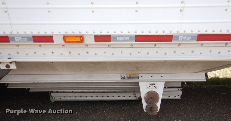image for item DL0572 2012 Wilson DWH-550 Pace Setter  grain trailer