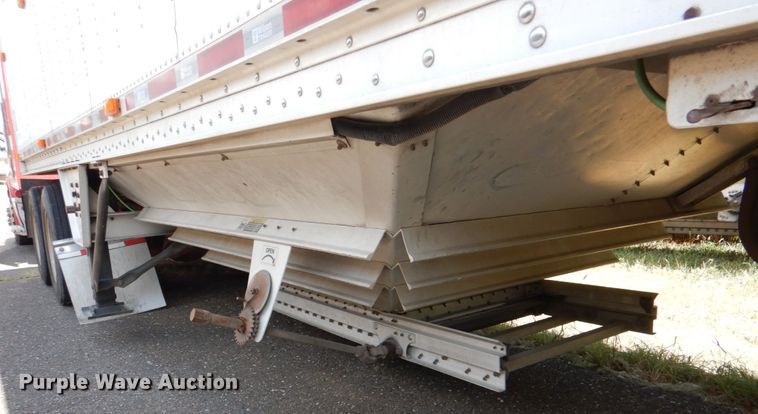 image for item DL0572 2012 Wilson DWH-550 Pace Setter  grain trailer