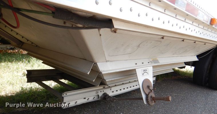 image for item DL0572 2012 Wilson DWH-550 Pace Setter  grain trailer