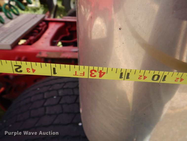 image for item DL0572 2012 Wilson DWH-550 Pace Setter  grain trailer