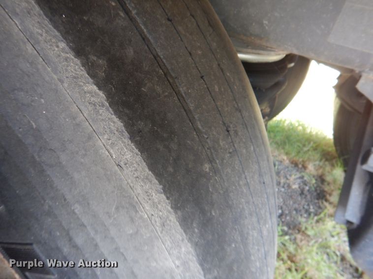 image for item DL0572 2012 Wilson DWH-550 Pace Setter  grain trailer