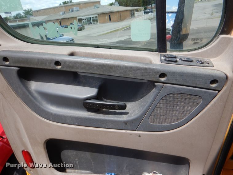 image for item DL0573 2013 Freightliner Cascadia 125  semi truck