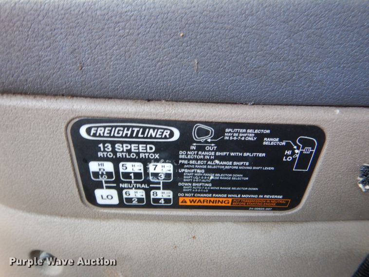 image for item DL0573 2013 Freightliner Cascadia 125  semi truck