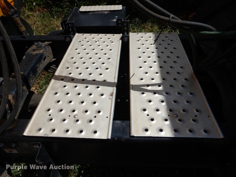 image for item DL0573 2013 Freightliner Cascadia 125  semi truck