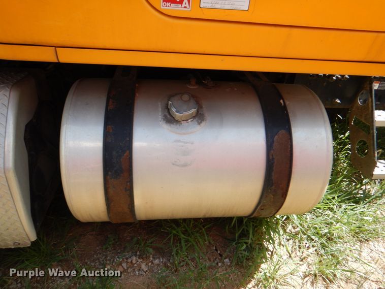 image for item DL0573 2013 Freightliner Cascadia 125  semi truck