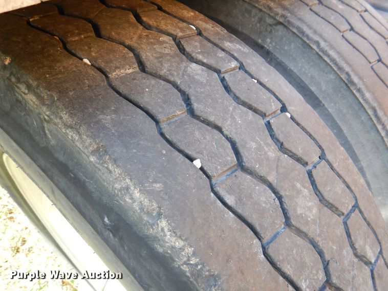 image for item DL0573 2013 Freightliner Cascadia 125  semi truck