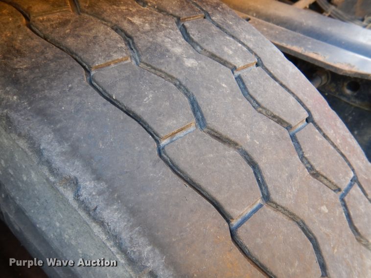 image for item DL0573 2013 Freightliner Cascadia 125  semi truck