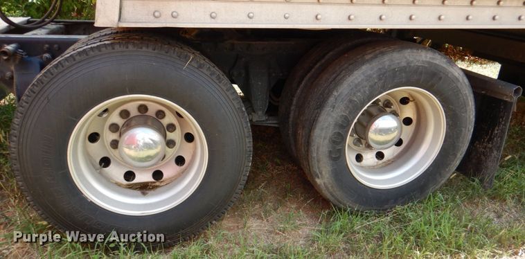 image for item DL0573 2013 Freightliner Cascadia 125  semi truck