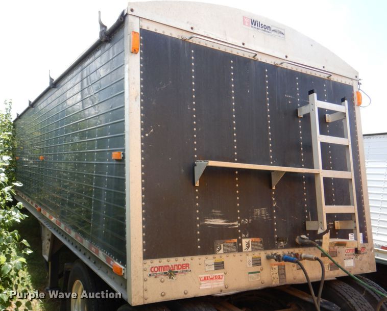 image for item DL0574 2010 Wilson DWH-550CB Commander  grain trailer